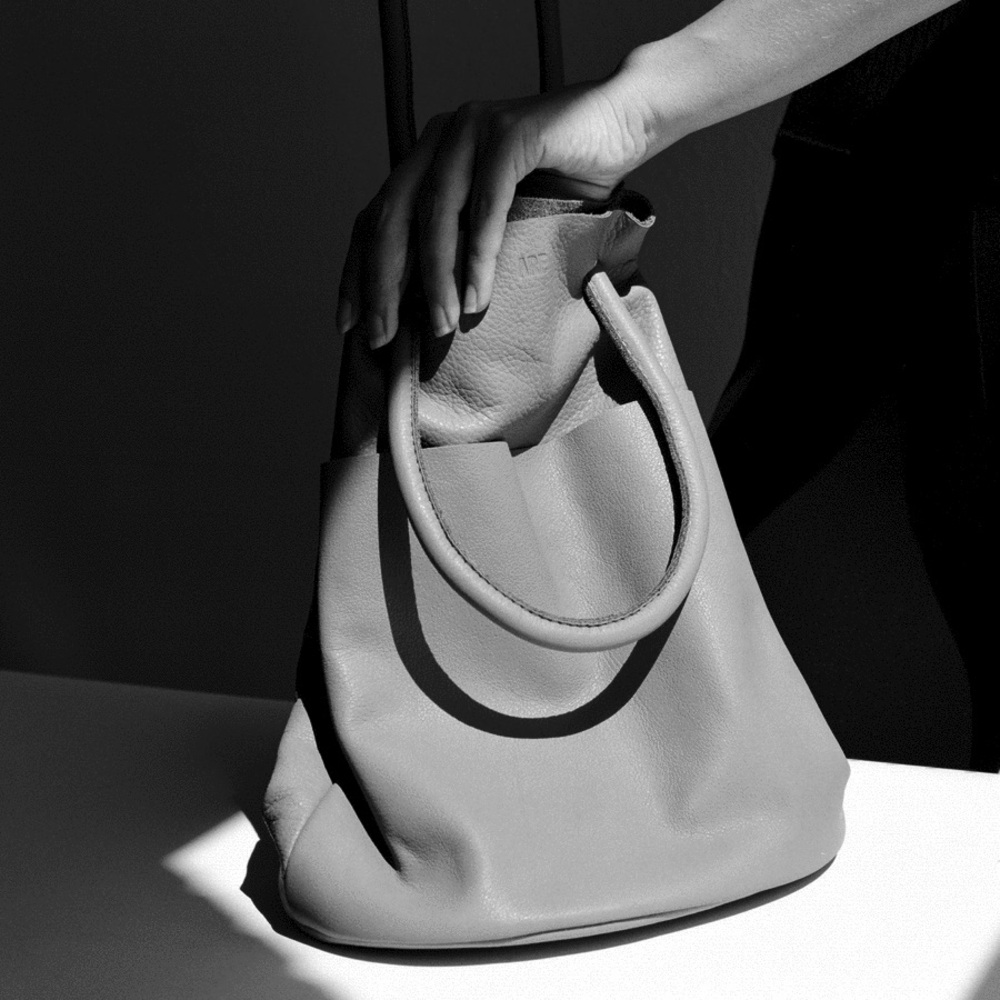ARE STUDIO Black Tube Bag - Picture 2 of 8